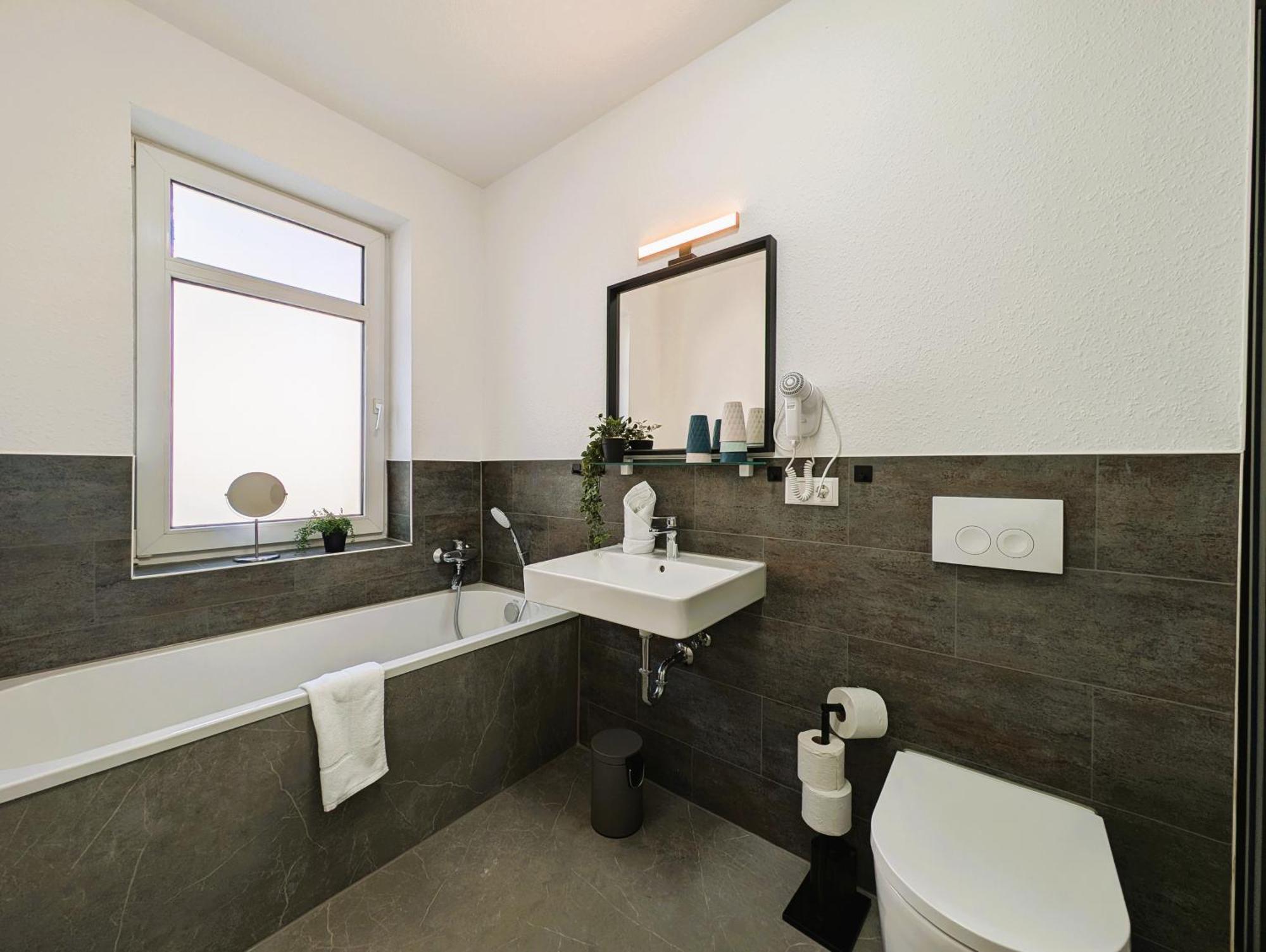 Bohnapartments - Topfmarkt Xxl Suiten - Neu In Top Zentrumslage, Vollausstattung, Wlan, Parkplaetze Ilmenau Kültér fotó